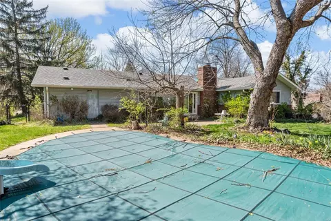 Exterior - 402 Brooktree Dr, Ballwin, MO 63011 photo 2 of 8