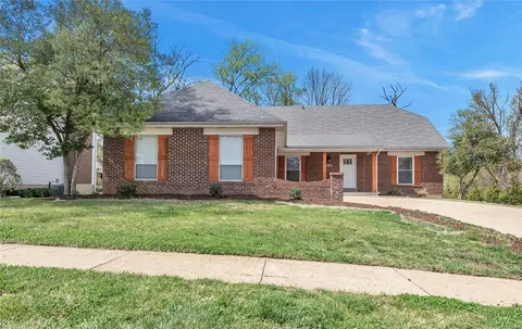 15531 Highcroft Dr, Chesterfield, MO 63017