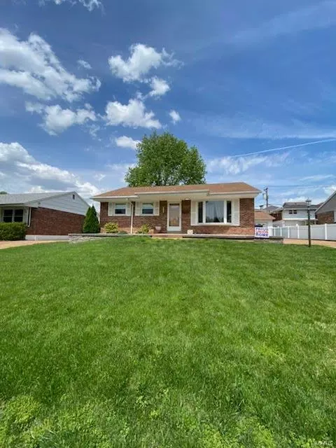 3829 Upton St, Saint Louis, MO 63116