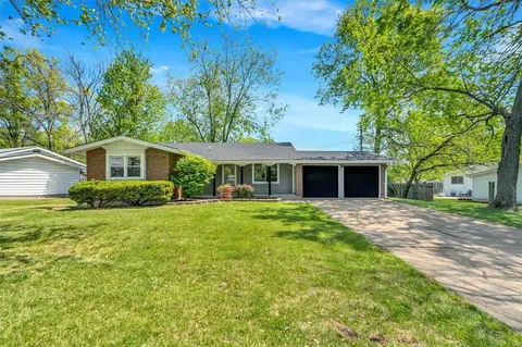 11990 Rollingsford Dr, Black Jack, MO 63033