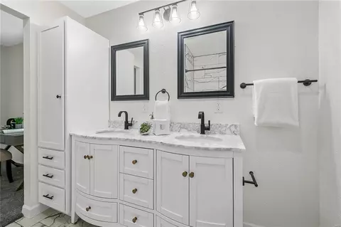 Bath - 1226 Miremont Dr, Manchester, MO 63011 photo 2 of 5