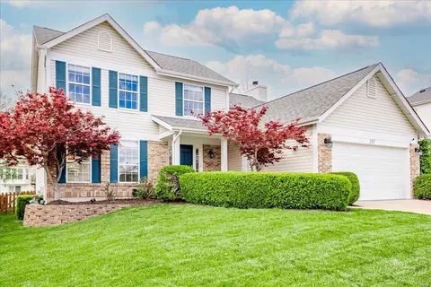 207 Cheval Square Dr, Chesterfield, MO 63005