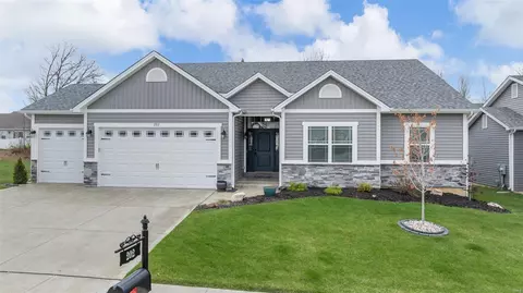 202 W Pine Creek Ct, Wentzville, MO 63385