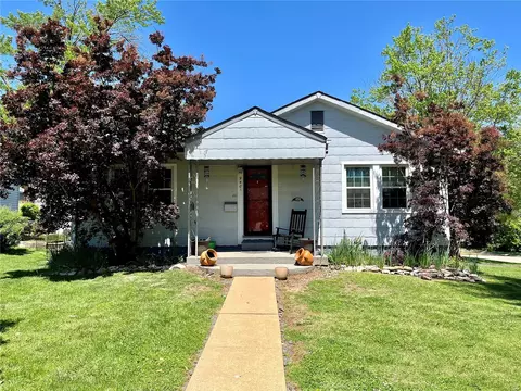 9401 Cloverhurst Dr, Saint Louis, MO 63123