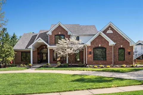 12413 Stratford Ridge Ct, Creve Coeur, MO 63141