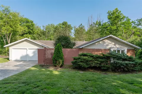 119 Old Oaks Dr, Ballwin, MO 63011