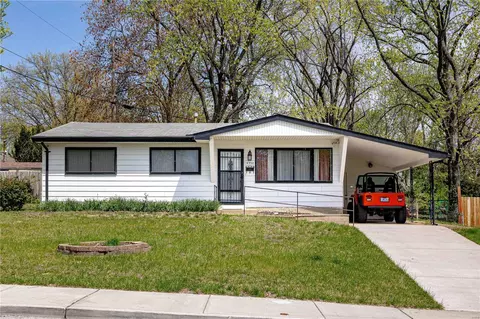 4330 Heath Dr, Saint Louis, MO 63134