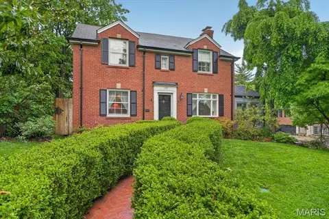 195 Austin Pl, Saint Louis, MO 63122