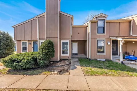 142 Harbor View Dr, Lake Saint Louis, MO 63367