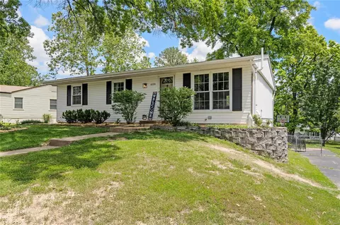 606 Vitry Dr, Manchester, MO 63011 photo 2