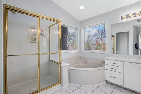 Bath - 3725 Bluff Spring Dr, Saint Charles, MO 63303 photo 3 of 7