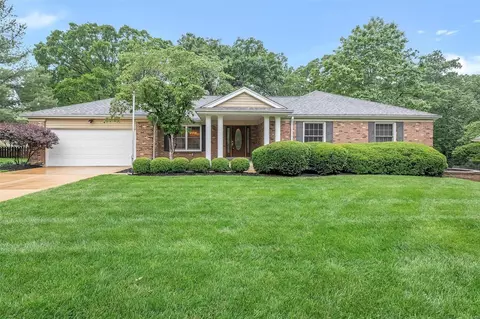 2137 Hunters Way Ct, Chesterfield, MO 63017