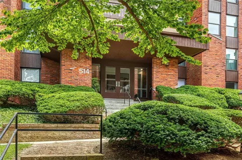 514 Coeur De Royale Dr #401, Saint Louis, MO 63141