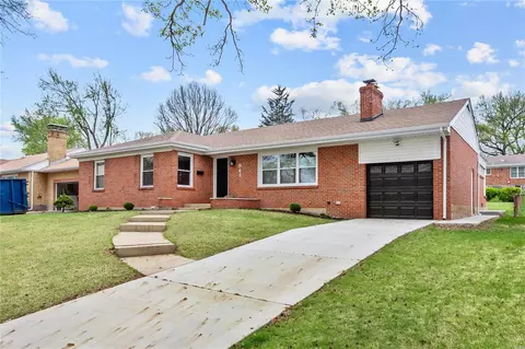 941 Jeanerette Dr, Saint Louis, MO 63130