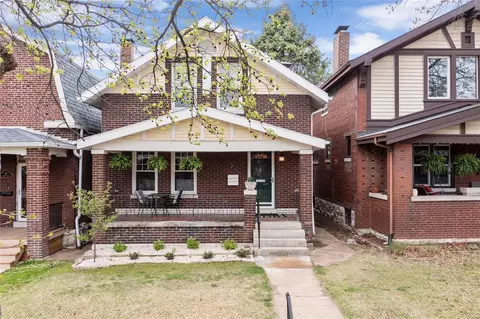 29 Lawn Pl, Saint Louis, MO 63110