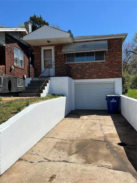 1126 Watts Ave, Saint Louis, MO 63130
