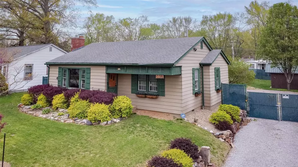 1612 Mascoutah Ave, Belleville, IL 62220 35 Photos Movoto