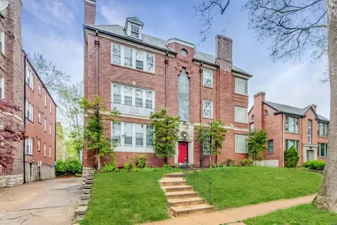 7539 Oxford Dr #1W, Saint Louis, MO 63105