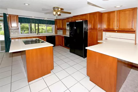 Kitchen - 559 Windsor Mill Dr, Ballwin, MO 63011 photo 4 of 8