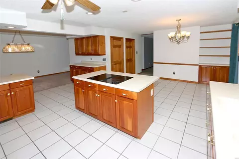 Kitchen - 559 Windsor Mill Dr, Ballwin, MO 63011 photo 6 of 8