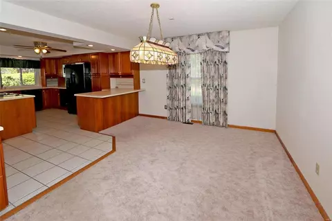 Living - 559 Windsor Mill Dr, Ballwin, MO 63011 photo 1 of 4