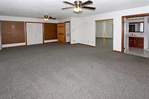Living - 559 Windsor Mill Dr, Ballwin, MO 63011 photo 3 of 4
