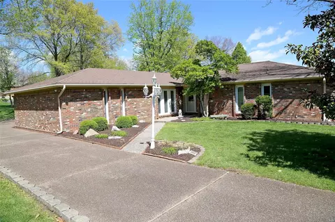 Exterior - 559 Windsor Mill Dr, Ballwin, MO 63011 photo 2 of 11
