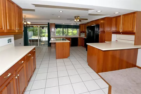 Kitchen - 559 Windsor Mill Dr, Ballwin, MO 63011 photo 3 of 8