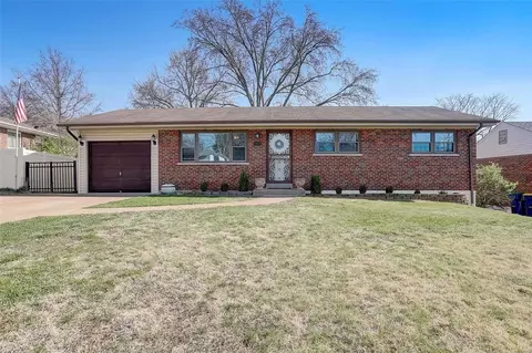 8804 Teaberry Ln, Saint Louis, MO 63126