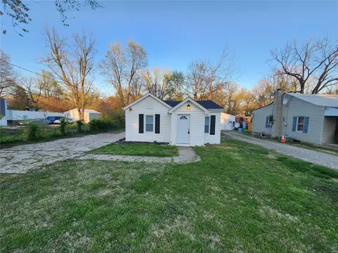 10144 Bon Oak Dr, Saint Louis, MO 63136