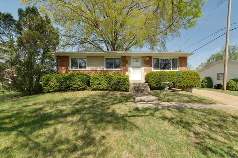 10751 Arno Dr, Saint Louis, MO 63123