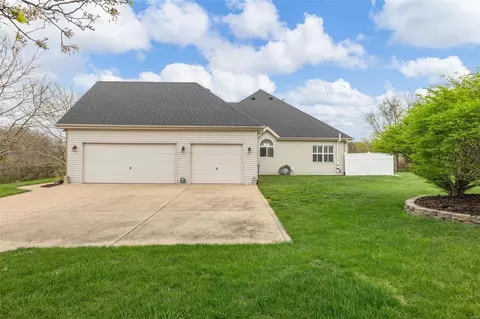 Exterior - 102 Laurens Rdg, O'fallon, MO 63368 photo 4 of 12