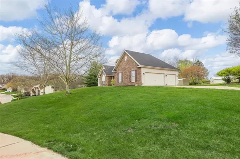Exterior - 102 Laurens Rdg, O'fallon, MO 63368 photo 3 of 12