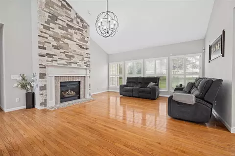 Living - 102 Laurens Rdg, O'fallon, MO 63368 photo 1 of 5