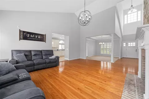 Living - 102 Laurens Rdg, O'fallon, MO 63368 photo 3 of 5