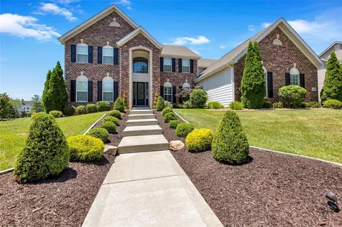 1049 Arbor Grove Ct, Chesterfield, MO 63005
