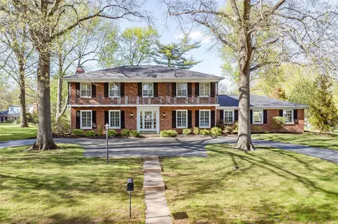 12301 Wedgeton Ln, Des Peres, MO 63131
