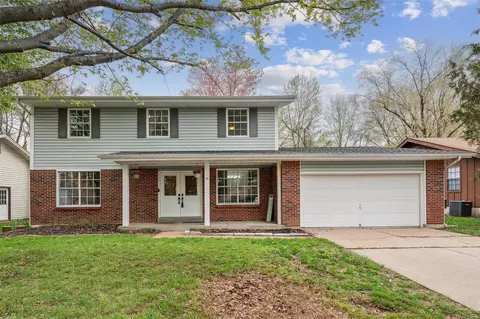18 Steven Brent Ct, St. Peters, MO 63376