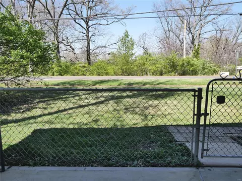 Exterior - 2000 Caesar Dr, Fenton, MO 63026 photo 8 of 12