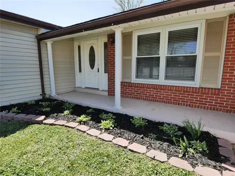 Exterior - 2000 Caesar Dr, Fenton, MO 63026 photo 4 of 12