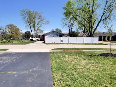 Exterior - 2000 Caesar Dr, Fenton, MO 63026 photo 11 of 12