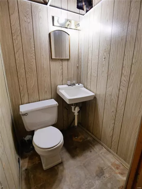 Bath - 2000 Caesar Dr, Fenton, MO 63026 photo 3 of 3