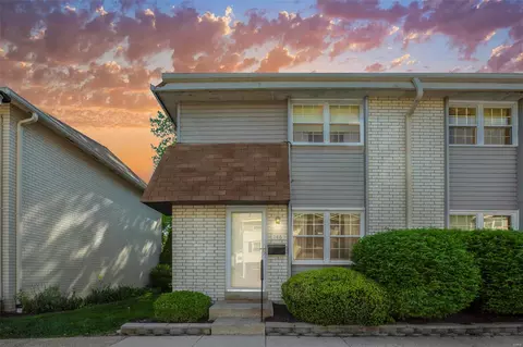 146 Burtonwood Dr, Ballwin, MO 63011