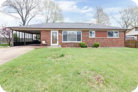 9512 Montbrook Dr, Saint Louis, MO 63123