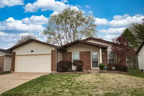 2737 Dividend Park Dr, Florissant, MO 63031