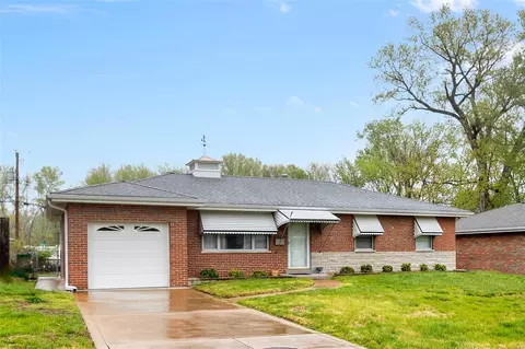 4133 Malcolm Dr, Saint Louis, MO 63125