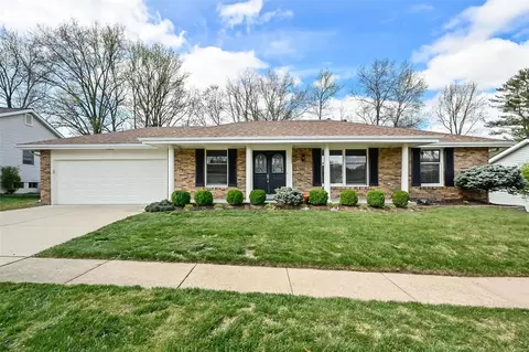 15607 Summer Lake Dr, Chesterfield, MO 63017