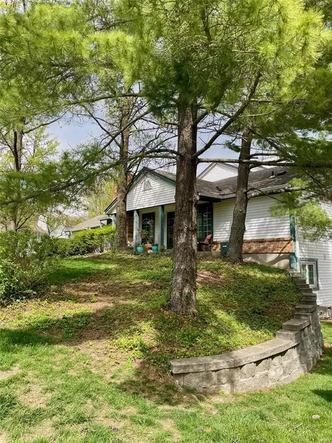 14976 Manor Lake Dr, Chesterfield, MO 63017
