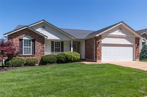 13368 Wintergreen Estates Dr, Fenton, MO 63026