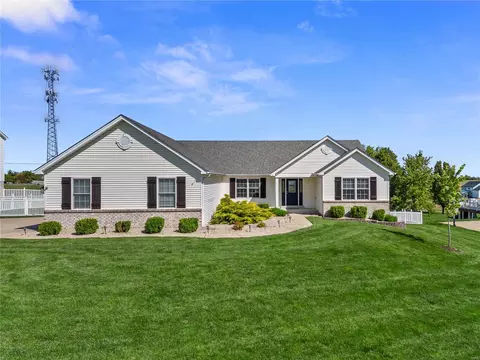 1038 Highland Estates Dr, Wentzville, MO 63385